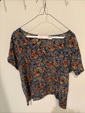 Floral Scoop-Neck Tee in Navy